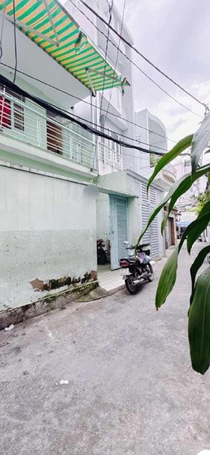 hoàng diệu p4 q4 - hẻm thông tứ phía - 55m2 - 2 tầng nhà đẹp - shr - kdc hiện hữu - chỉ 5, xx tỷ