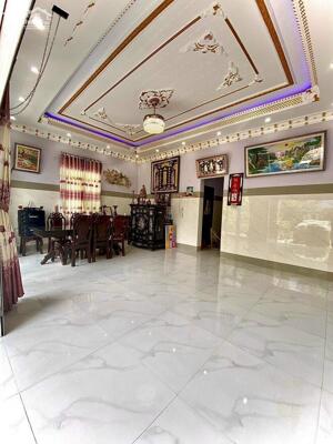 BÁN NHÀ CÓ SÂN RỘNG ĐẬU Ô TÔ PHƯỜNG 8, TP VĨNH LONG (GẦN QUÁN ĂN 1975 )