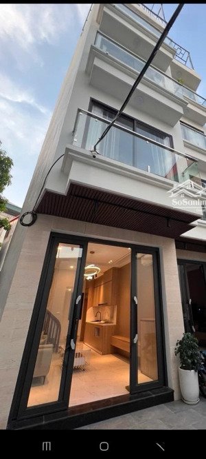 bán nhà trung tâm phố việt hưng - 5 tầng - nhà đẹp lung linh - sổ hồng chính chủ - vào ở ngay