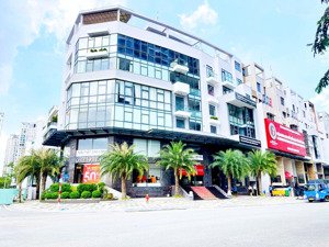 cho thuê toà nhà văn phòng từ 1700 - 2700m2 hoàn thiện mới 100% đảo kim cương q2 lh: 