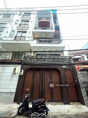 tòa nhà đẹp 8 tầng thang máy hẻm xe tải lô góc không lộ giới dòng tiền 100tr/tháng