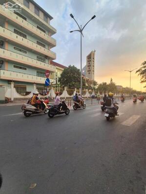 Bán CHDV 6 tầng, 17pn - cho thuê 110tr/tháng, Chánh Hưng, quận 8, giá hot 17.9 tỷ