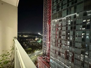 chính chủ bán căn 2pn-2wc toà s2.18, view văn phòng technopark , giá rẻ nhất thị trường