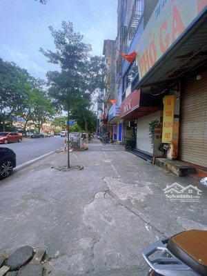 vip mặt phố trần quốc hoàn 45m - 4 tầng - vỉa hè rộng kinh doanh vô đối, các ngành nghề