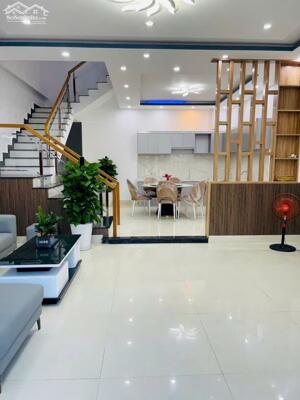 Bán nhà 2.5 tầng MT Đô Đốc Tuyết - Hoà Xuân, Cẩm Lệ, giá tốt