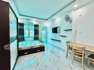studio ban công - máy giặt riêng - thang máy - ngay trung tâm quận 1