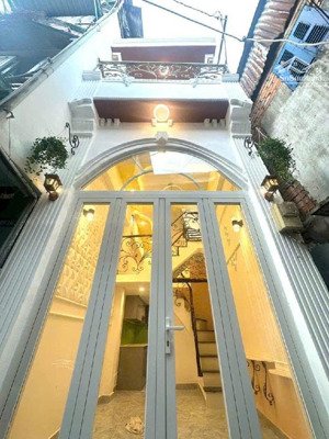 hàng thơm phức cho gia đình ở lâu dài nhà 3 tầng có sổ cằm tay