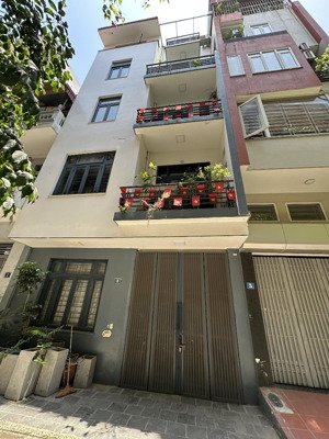 cần cho thuê nhà 5 tầng, dt 120m2. mặt tiền rộng 8m. phù hợp kinh doanh, văn phòng giá chỉ 28 tr/th