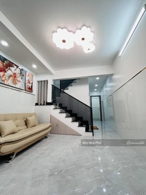 chủ gấp bán hạ chào 300 triệu nhà đẹp bạch đằng 31m 3pn giá chỉ 4.65 tỷ