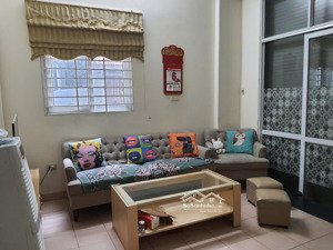 cho thuê nhà ngõ 67 đình thôn 50m2 4 tầng 4 phòng ngu, lô góc giá 12tr5