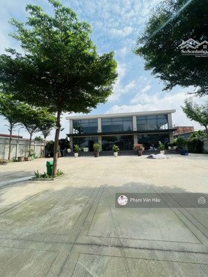 cho thuê nhà mặt tiền 882 quốc lộ 13 dt 40x70m, sẵn nhà vp 950m2 sàn, full pccc, điều hòa âm trần