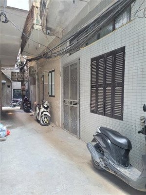 [giá tốt]bán nhà lê duẩn 50m2 ô tô 30m ngõ rộng sh quay đầu 10.5 tỷ dân xây 2 tầng cũ