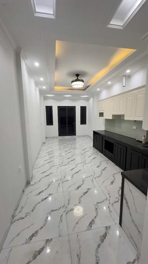 chính chủ cho thuê nhà 50m2 x 6 tầng,thang máy.ô tô đỗ quanh nhà.tại: phú diễn,btl
