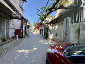 duy nhất long biên - hơn 4 tỷ - dòng tiền 4tr/tháng - sổ đỏ vuông đẹp