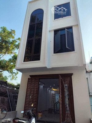 bán nhà 3 tầng cao thắng rộng đẹp, thoáng mát ô tô đỗ trong sân