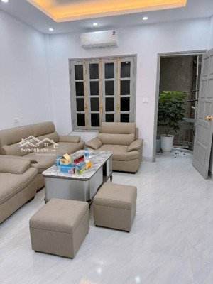 kim đồng - thang máy - phân lô, sát ôtô - nhà chắc chắn - vài bước ra hồ.