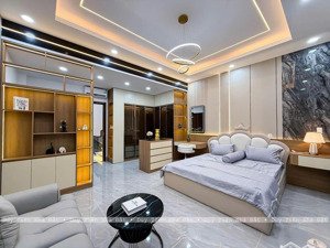 bán nhà 4 tầng, sổ hồng, nhận nhà ngay, 4,5m x 15m. gần ga metro 1km