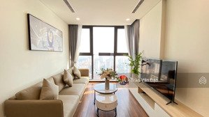 cần bán gấp căn 77m2 2pn tại mipec rubik 360, hướng đông mát mẻ, giá cực tốt lh: 0976,044.926