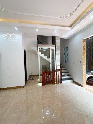siêu phẩm nhà đẹp lê trọng tấn hà đông, dt 33m2, 5 tầng mt 6m, thang máy xịn sò, oto đỗ cửa