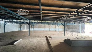 kho xưởng 330 m2 + gác 220m2 tải 8 tấn trục xlhn