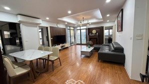 chính chủ phải bán gấp căn hộ góc 3 mặt thoáng 132 m ngoại giao đoàn