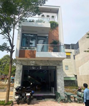 chủ nhà chuyển nhà định cư nơi khác - bán gấp nhanh trong tuần. chỉ 1,835tỷ full nội thất hiện đại