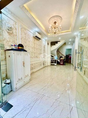 gần đại học kinh tế, nguyễn tri phương, quận 10, nhà 5 tầng, dt 41m2, nhỉnh 8 tỷ tl