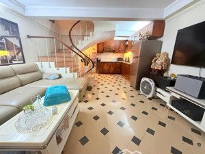 7,3 tỷ phân lô ba đình ô tô đỗ cửa, mặt ngõ thông tứ tung, dt 30m2*6t, mt 4,1m nhà đẹp dân xây