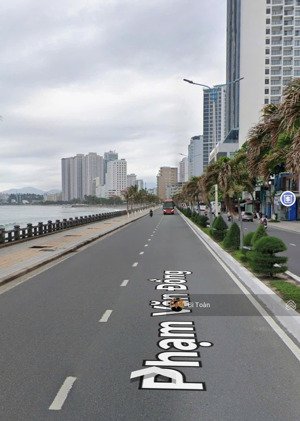 bán lô đất vip mặt tiền biển ngang 21 m ko có lô thứ 2 , thích hợp xây khách sạn kinh doanh