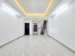 sát cạnh hồ ba mẫu, 45m thang máy, ngõ ba gác thông tứ phía, nhà mới, full đồ, 2 thoáng, ở sướng