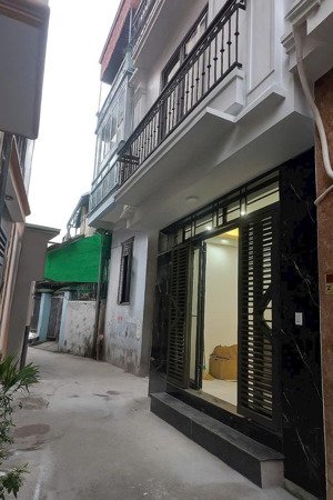 chính chủ bán căn góc 5 tầng 37 m tặng nội thất- gần chợ mậu lương-ngõ thông-cho thuê tốt-6.95 tỉ