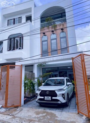 Bán nhà 3 Tầng MT Đường Nhựa , đường 2 ô tô tránh nhau , gần Dê quốc kệ , Cầu vượt ️