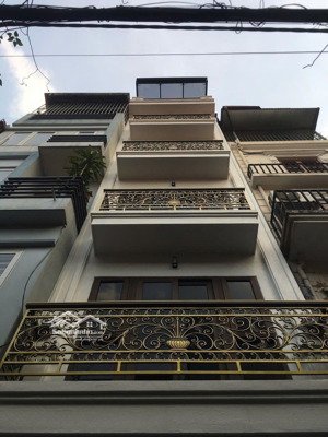 nhà mới xây ngõ 1150 đường láng. diện tích 45m2 x 6 tầng thông có thang máy, điều hòa, bếp