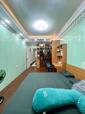 siêu phẩm hoàng cầu 45m2 5 tầng, gần phố, gần hồ nhà đẹp ở ngay giá 13.2 tỷ