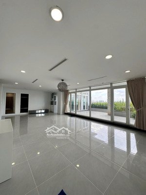 chính chủ cần cho thuê penthouse cao ốc phú nhuận - 370m², 3pn, 4wc - nội thất cơ bản - giá 32tr/th