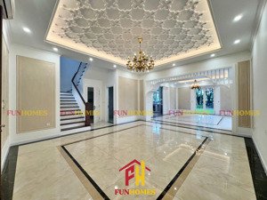 bt đơn lập vinhomes riverside cho thuê view công viên trước nhà