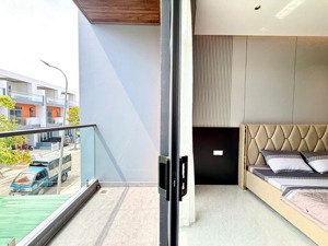 cho thuê nhà mới xây, đầy đủ nội thất, 3 phòng ngủ