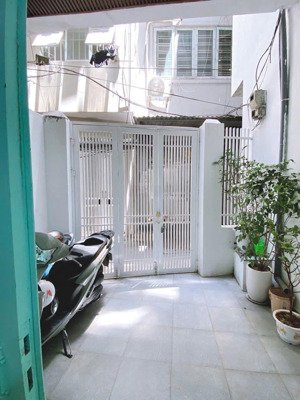 cực hiếm! nguyễn phúc lai- hoàng cầu, dân xây chắc chắn, ngõ thông gần phố gần oto 45m2-4t ở ngay