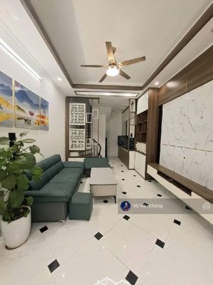 bán nhà ngõ 180 ỷ la, lô góc 2 mặt thoáng chỉ 6.7 tỷ 5 tầng, cực gần ô tô full nội thất