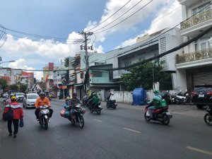 bán gấp trong tháng - bán nhà lê quang định, 50m2 - 2 tầng - 24 tỷ