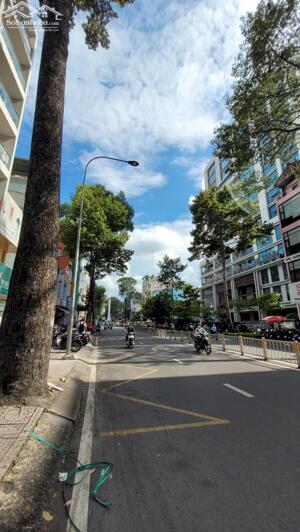 Bán căn góc hẻm XH quay đầu, Nguyễn Tri Phương Q.10 - 6x12m - CT: 6 tầng - Gía: 21 tỷ