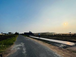 đất chính chủ cần bán, giá chỉ từ 2 tỷ hơn. đất cách biển 2 phút đi bộ