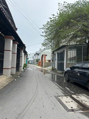 ngộp nh bán gấp nhà lầu gần đại học tdm đường 4m sân oto 7 chỗ, giá rẻ nhất khu, thật nhanh mới còn