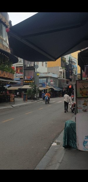 bán nhà làm căn hộ dịch vụ ngay bùi viện, quận 1.