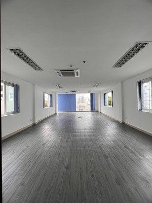 "không gian lý tưởng khởi đầu thành công!" văn phòng 90m2 cần cho thuê chỉ 15tr/tháng