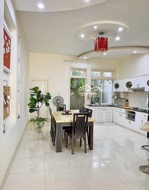 cho thuê mặt bằng bằng kinh doanh sầm uất q3 đường cách mạng tháng 8, 50m2, giá 20tr