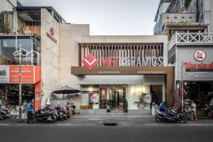 chính chủ cho thuê nguyên căn mặt tiền ngang 12m, nở hậu , đường tô hiến thành quận 10.