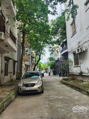 phân lô cán bộ, 55m mặt tiền rộng, chuyển công tác nên chủ chuyển nhượng lại. 13 tỷ