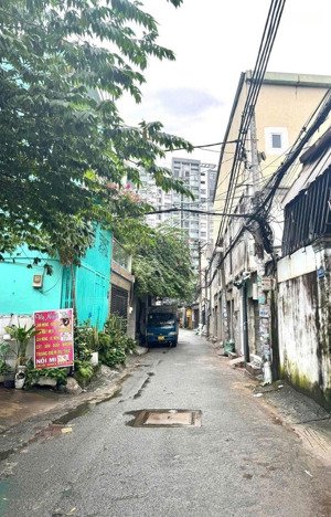 bán nhanh nhà c4 hẻm xh hương lộ3 ngay siêu thị nhật aeon. khu tktq bờ bao đang rất xung 4.1x17m c4