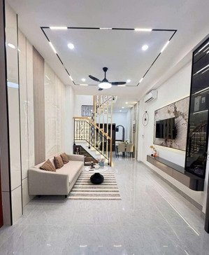 bán nhà tân mai - gần trường cấp 3 trương định - 39m2 x 5 tầng- ngõ thông rộng - sđcc-9 tỷ